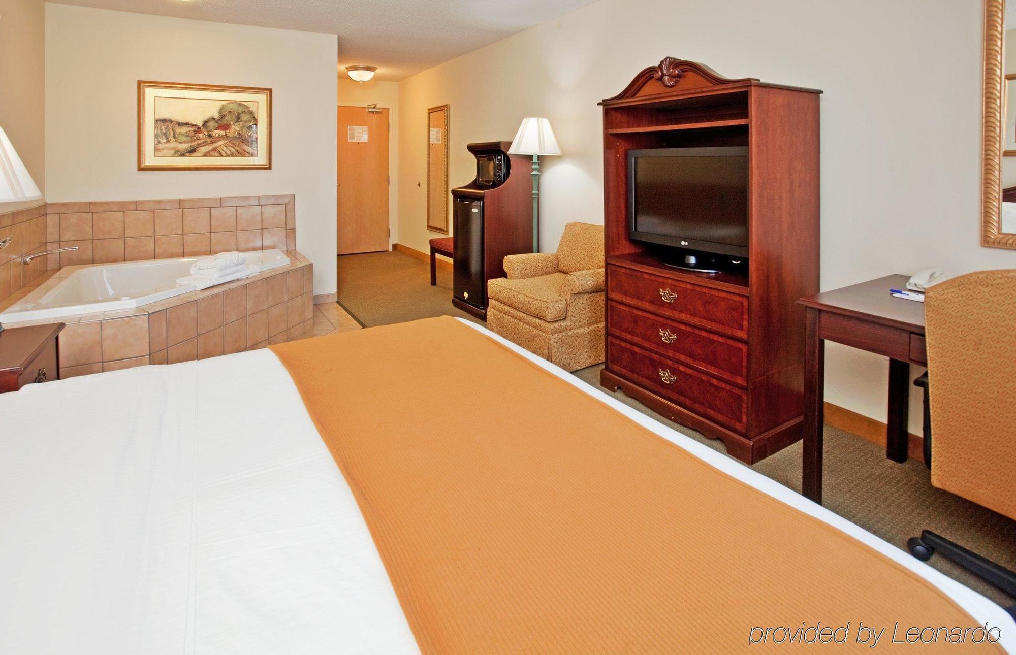 Hotel Baymont By Wyndham Fulton Exterior foto