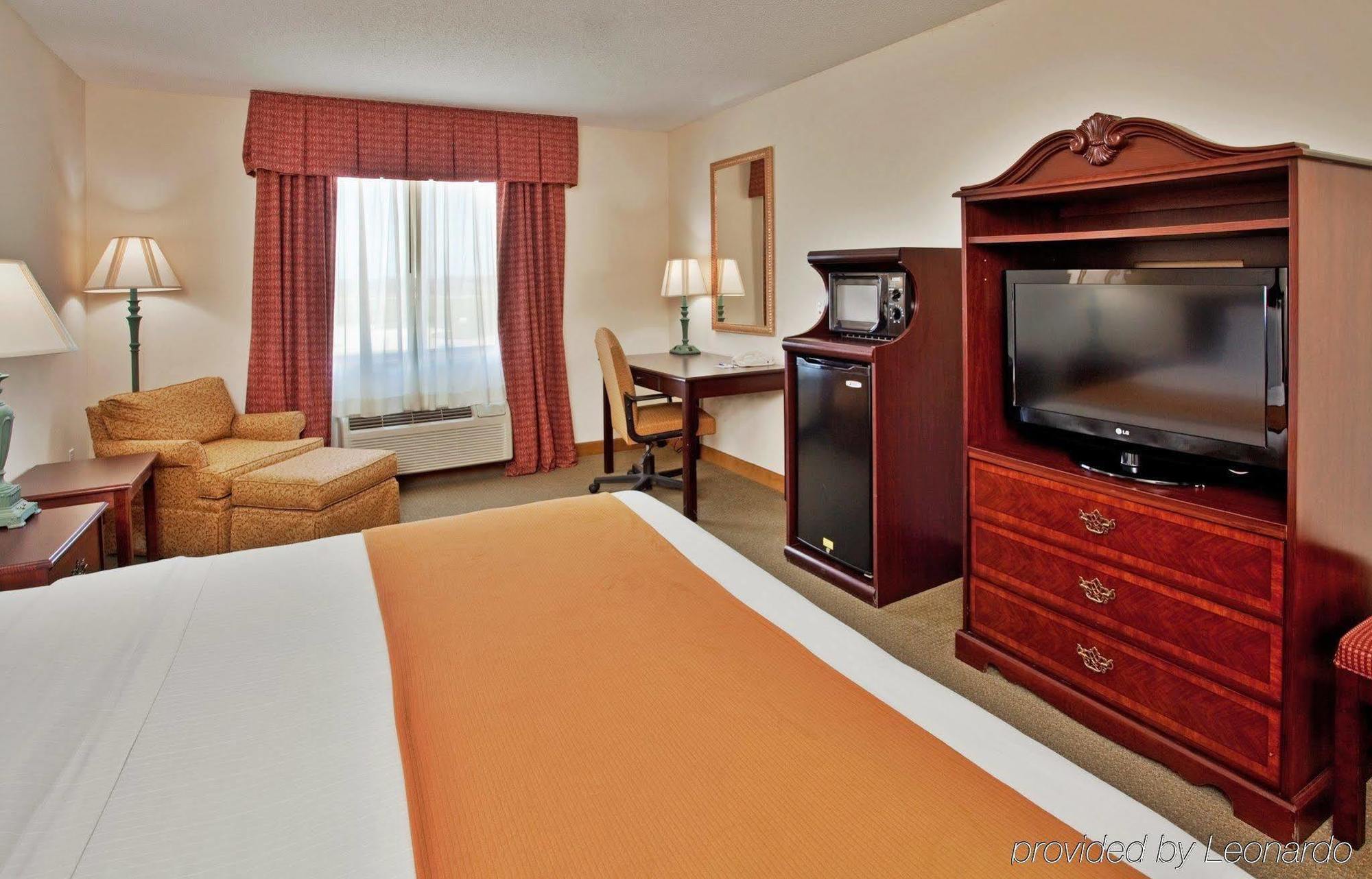 Hotel Baymont By Wyndham Fulton Exterior foto